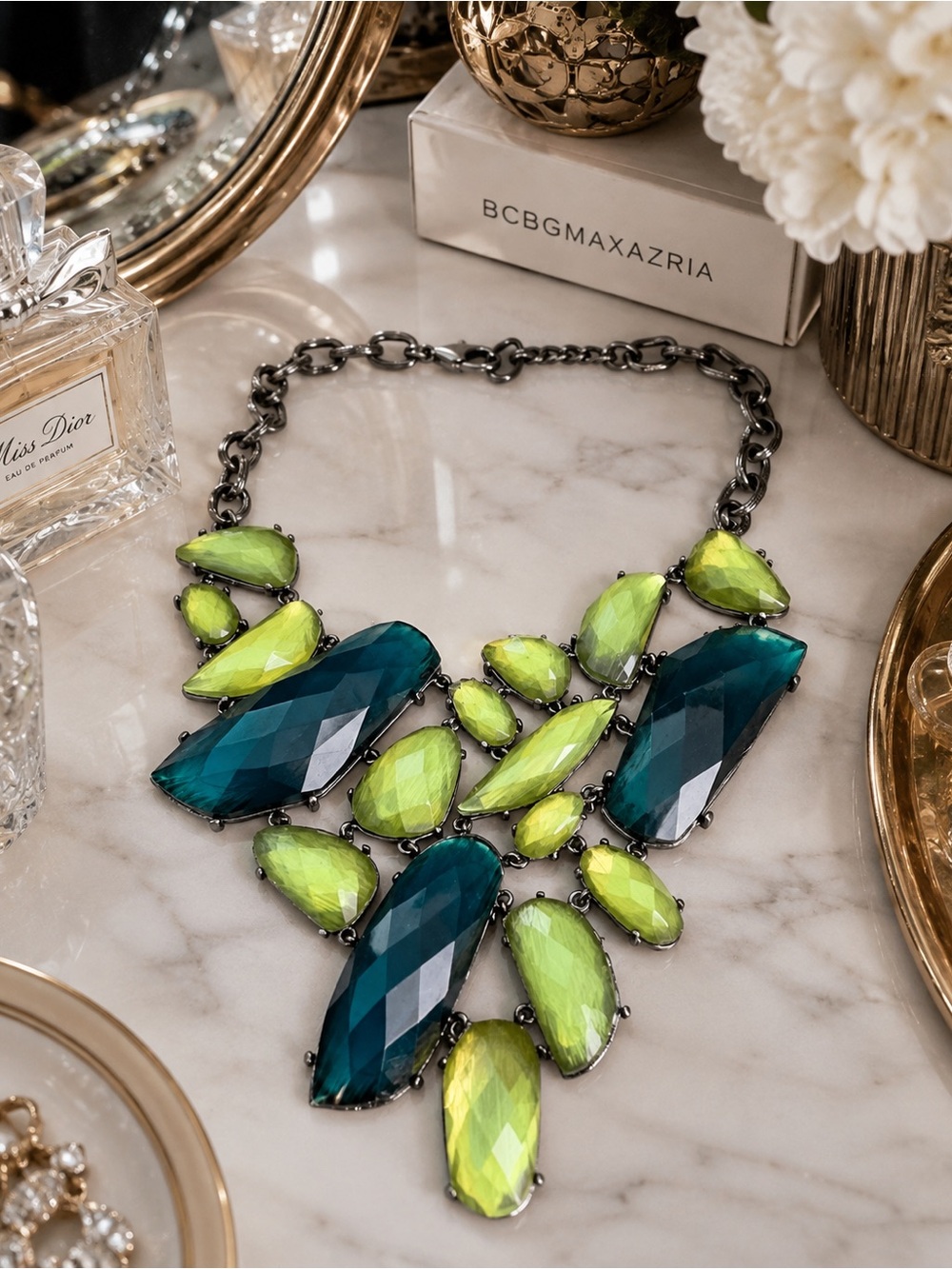 BCBGMAXAZRIA Statement Necklace – Pre-Loved